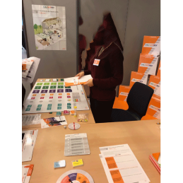 Équipe en atelier de prévention avec le kit Cultur'Prev